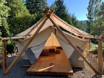 Tranquil Umpqua National Forest Accommodation Ideal for a Getaway in Oregon - Idleyld Park, Oregon - glamping.directory