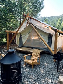 Tranquil Umpqua National Forest Accommodation Ideal for a Getaway in Oregon - Idleyld Park, Oregon - glamping.directory