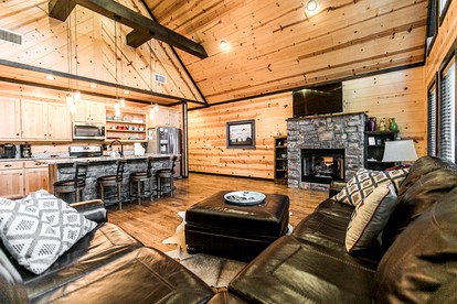 Relaxing Outdoor Escape at a Broken Bow, Oklahoma Glamping Cabin - Broken Bow, Oklahoma - glamping.directory