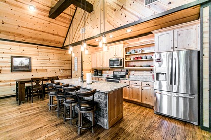 Relaxing Outdoor Escape at a Broken Bow, Oklahoma Glamping Cabin - Broken Bow, Oklahoma - glamping.directory