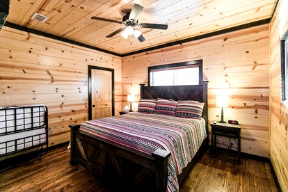 Relaxing Outdoor Escape at a Broken Bow, Oklahoma Glamping Cabin - Broken Bow, Oklahoma - glamping.directory