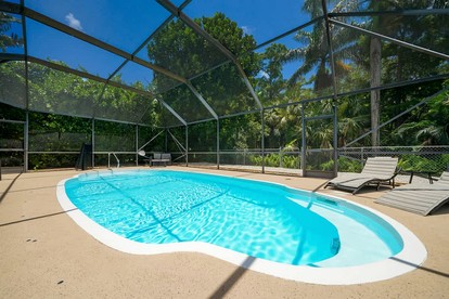 Serene Vacation Home with Screened Pool & River Access Near Beaches, Dining & Shopping in Jupiter, Florida - Jupiter, Florida - glamping.directory