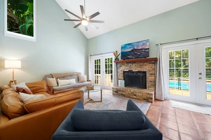 Serene Vacation Home with Screened Pool & River Access Near Beaches, Dining & Shopping in Jupiter, Florida - Jupiter, Florida - glamping.directory