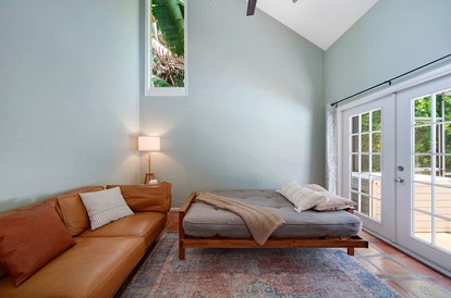 Serene Vacation Home with Screened Pool & River Access Near Beaches, Dining & Shopping in Jupiter, Florida - Jupiter, Florida - glamping.directory