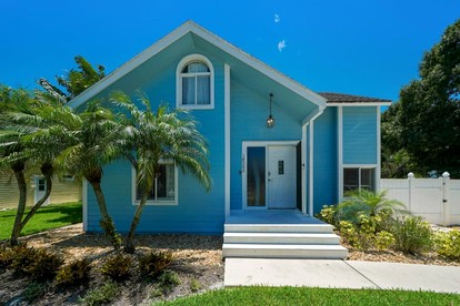 Serene Vacation Home with Screened Pool & River Access Near Beaches, Dining & Shopping in Jupiter, Florida - glamping.directory