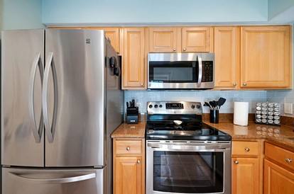 Serene Vacation Home with Screened Pool & River Access Near Beaches, Dining & Shopping in Jupiter, Florida - Jupiter, Florida - glamping.directory