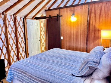 Mountaintop Luxury Yurt Rental for Georgia Glamping - US, Georgia - glamping.directory