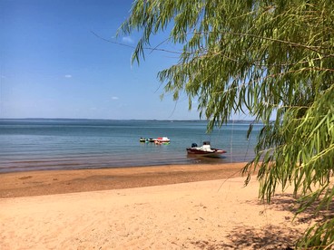 Unwind at Lake Buchanan: Charming Cabin, Panoramic Views, Outdoor Activities & Vineyards in Texas - Buchanan Dam , Texas - glamping.directory