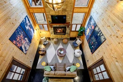Modern Rustic Cabin with Hot Tub & Loft, Near Shops in Broken Bow, OK - Broken Bow, Oklahoma - glamping.directory