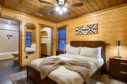 Modern Rustic Cabin with Hot Tub & Loft, Near Shops in Broken Bow, OK - Broken Bow, Oklahoma - glamping.directory