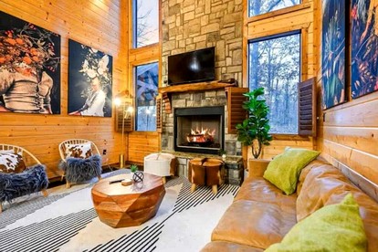 Modern Rustic Cabin with Hot Tub & Loft, Near Shops in Broken Bow, OK - Broken Bow, Oklahoma - glamping.directory