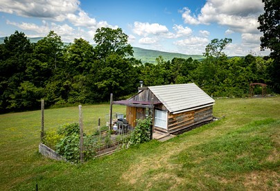 Cozy Barn Rental for an Exciting Weekend Getaway from New York - glamping.directory