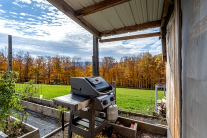 Cozy Barn Rental for an Exciting Weekend Getaway from New York - Preston Hollow, New York - glamping.directory