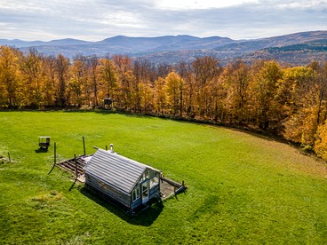 Cozy Barn Rental for an Exciting Weekend Getaway from New York - Preston Hollow, New York - glamping.directory