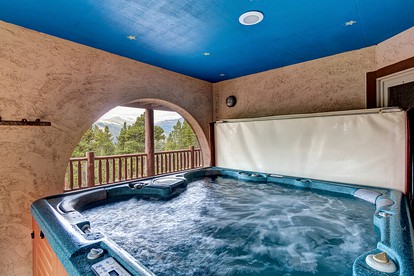 Breathtaking Mountain Vacation Rental with Hot Tub in Breckenridge, Colorado - Breckenridge, Colorado - glamping.directory