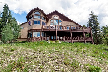 Breathtaking Mountain Vacation Rental with Hot Tub in Breckenridge, Colorado - glamping.directory