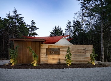 Romantic Safari Tent Hideaway Surrounded by Majestic Mountains near the Sparkling Lake in Branson Missouri - Branson, Missouri - glamping.directory
