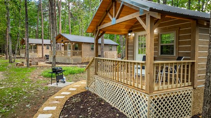 Cozy Woodland Cabin Escape for Families, Friends & Retreats in Mentone, Alabama - Mentone, Alabama - glamping.directory