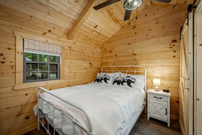 Cozy Woodland Cabin Escape for Families, Friends & Retreats in Mentone, Alabama - Mentone, Alabama - glamping.directory