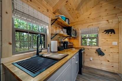 Cozy Woodland Cabin Escape for Families, Friends & Retreats in Mentone, Alabama - Mentone, Alabama - glamping.directory