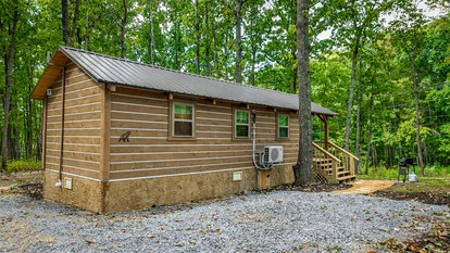 Cozy Woodland Cabin Escape for Families, Friends & Retreats in Mentone, Alabama - Mentone, Alabama - glamping.directory