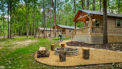 Cozy Woodland Cabin Escape for Families, Friends & Retreats in Mentone, Alabama - Mentone, Alabama - glamping.directory