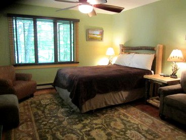 Mountain Cabin Rental with Modern Amenities in Lake Placid, New York - Lake Placid, New York - glamping.directory