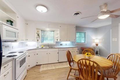 Remodeled Mid-Century Home Near Downtown & Hwy 6 in College Station, Texas - Navasota, Texas - glamping.directory