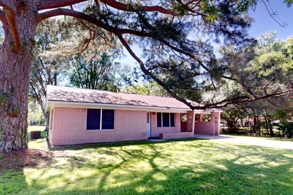 Remodeled Mid-Century Home Near Downtown & Hwy 6 in College Station, Texas - Navasota, Texas - glamping.directory