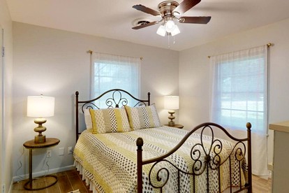 Remodeled Mid-Century Home Near Downtown & Hwy 6 in College Station, Texas - Navasota, Texas - glamping.directory