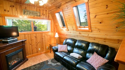 Romantic Forest Cabin with Amazing Private Deck and Spa in Ohio - Sugarcreek, Ohio - glamping.directory