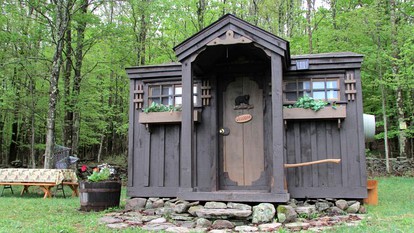 Cozy Family-Friendly Cabin Rental at Bed and Breakfast in Jeffersonville, New York - glamping.directory
