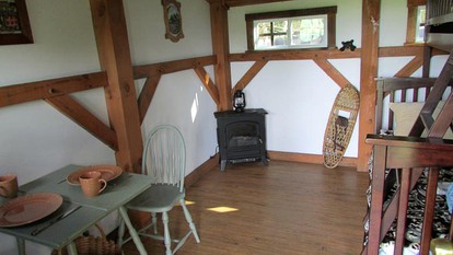 Cozy Family-Friendly Cabin Rental at Bed and Breakfast in Jeffersonville, New York - Jeffersonville, New York - glamping.directory