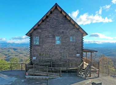 Spectacular Dog-Friendly Cabin with Mountain Views in Sevierville, Tennessee - Sevierville, Tennessee - glamping.directory