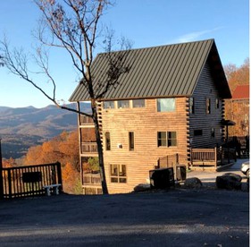 Spectacular Dog-Friendly Cabin with Mountain Views in Sevierville, Tennessee - glamping.directory