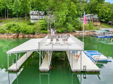 Enormous Cabin Fully Loaded Dock for Water Sports in Tennessee - Rocky Top, Tennessee - glamping.directory