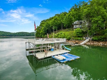 Enormous Cabin Fully Loaded Dock for Water Sports in Tennessee - Rocky Top, Tennessee - glamping.directory