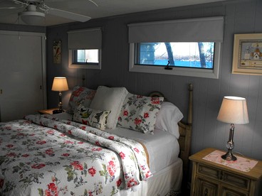 Charming Pet-Friendly Cottage Seconds from Lake near Rochester, New York - Torrey, Utah - glamping.directory