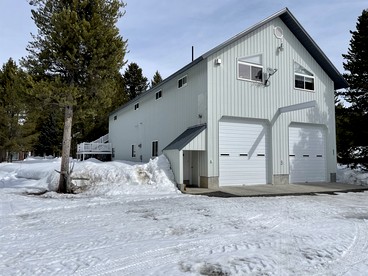 Amazing Spacious Barn near Yellowstone National Park, Idaho - glamping.directory