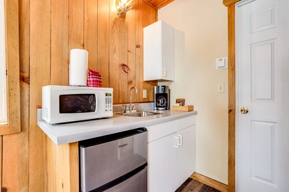 Bright and Open Cabin with Huge Windows near Hood River, Washington - Trout Lake, Washington - glamping.directory
