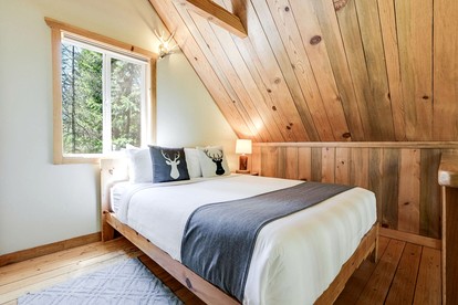 Bright and Open Cabin with Huge Windows near Hood River, Washington - Trout Lake, Washington - glamping.directory
