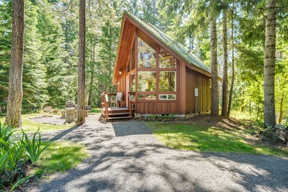Bright and Open Cabin with Huge Windows near Hood River, Washington - glamping.directory