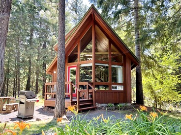 Bright and Open Cabin with Huge Windows near Hood River, Washington - Trout Lake, Washington - glamping.directory