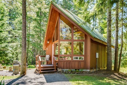 Bright and Open Cabin with Huge Windows near Hood River, Washington - Trout Lake, Washington - glamping.directory
