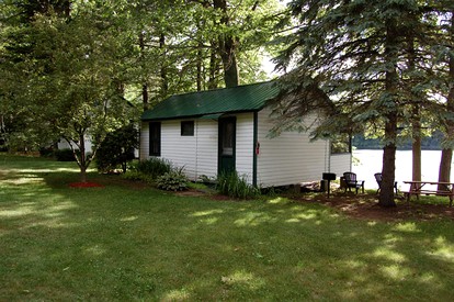 Cozy Cottage Rentals with Private Beach near Springfield, Massachusetts - glamping.directory
