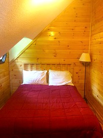 Cozy Cottage Rentals with Private Beach near Springfield, Massachusetts - Lake Luzerne, New York - glamping.directory