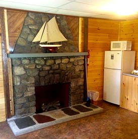 Cozy Cottage Rentals with Private Beach near Springfield, Massachusetts - Lake Luzerne, New York - glamping.directory