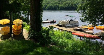 Cozy Cottage Rentals with Private Beach near Springfield, Massachusetts - Lake Luzerne, New York - glamping.directory
