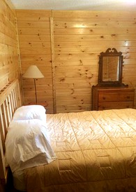 Cozy Cottage Rentals with Private Beach near Springfield, Massachusetts - Lake Luzerne, New York - glamping.directory