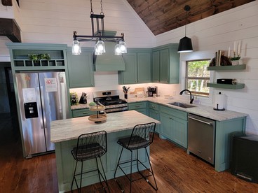 Charming Pet-Friendly Cabin Rental in Hochatown, Oklahoma - Incredible Destination for a Glamping Getaway near Broken Bow Lake - Hochatown, Oklahoma - glamping.directory